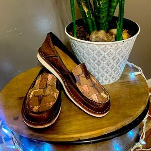 Ariat size 7 run a lil big.